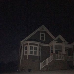 Meet your Posher, Lara